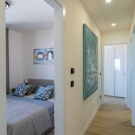 Eni Luxury Apartment